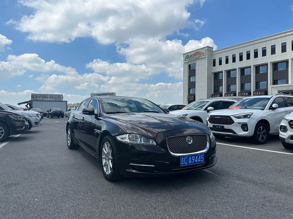 Jaguar XJ