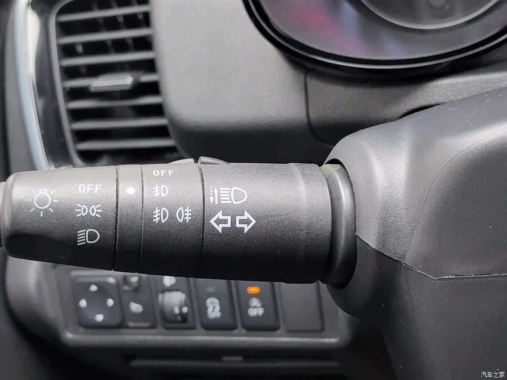 DongFeng AX5, 2017 21