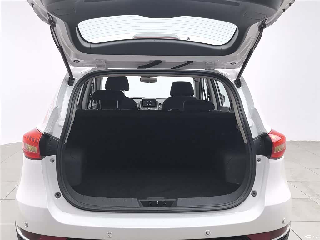 DongFeng AX5, 2017 16