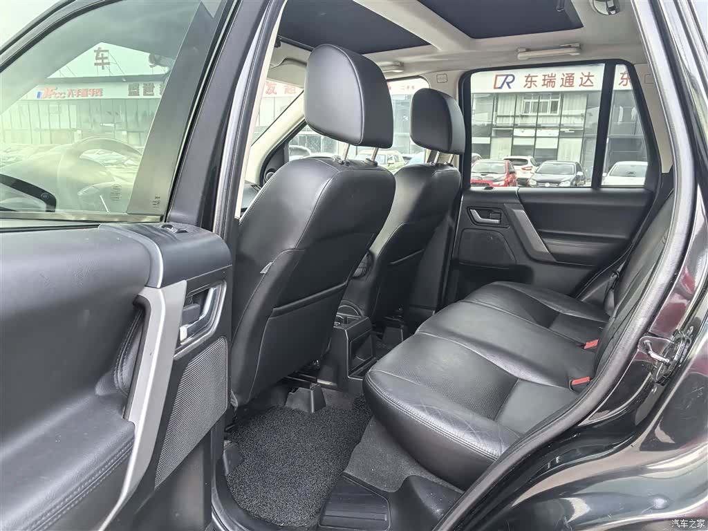 Land Rover i6, 2010 9
