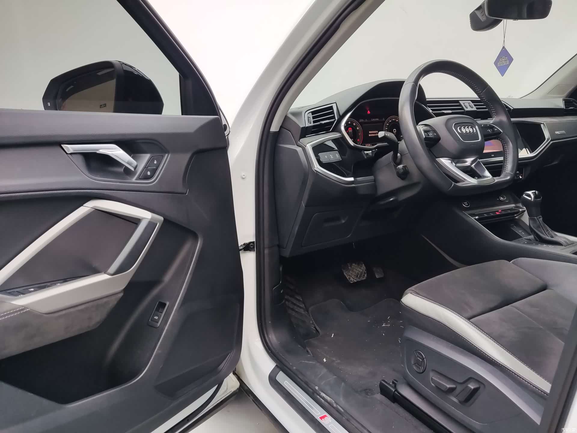 Audi Q3, 2022 12
