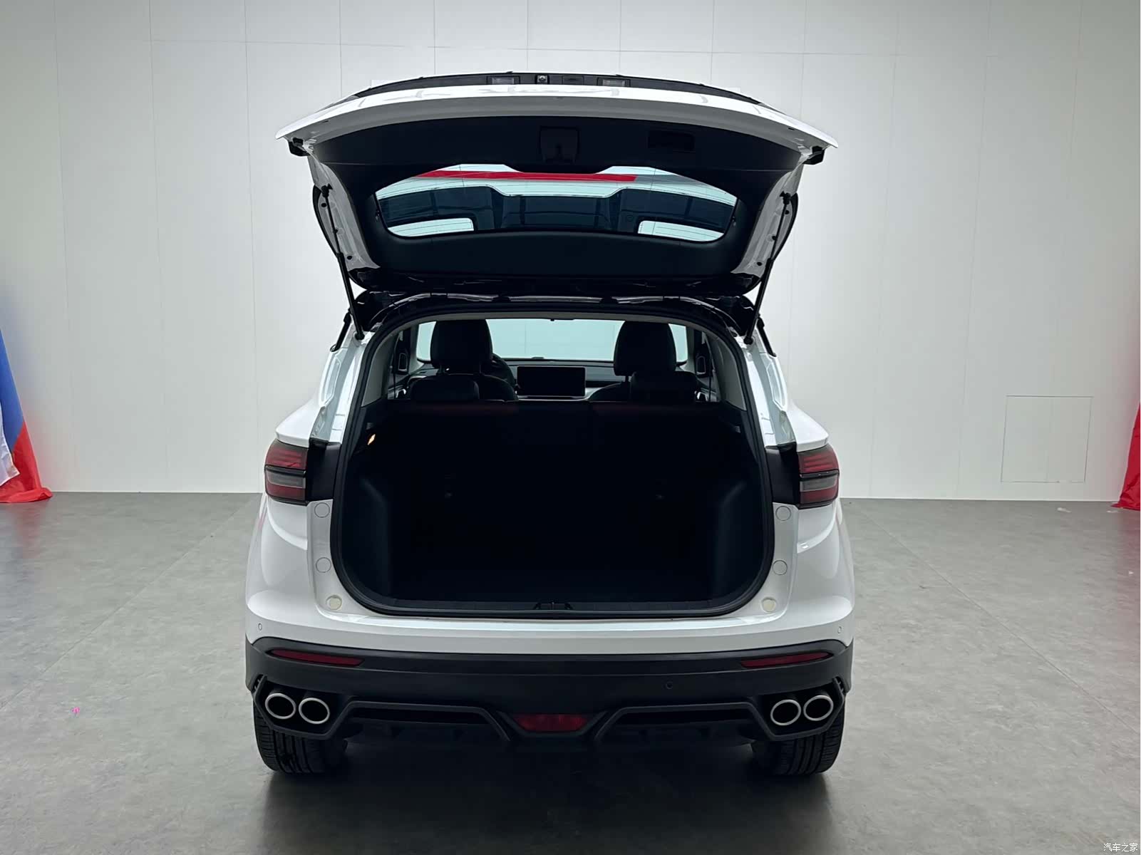 Geely Coolray, 2022 18