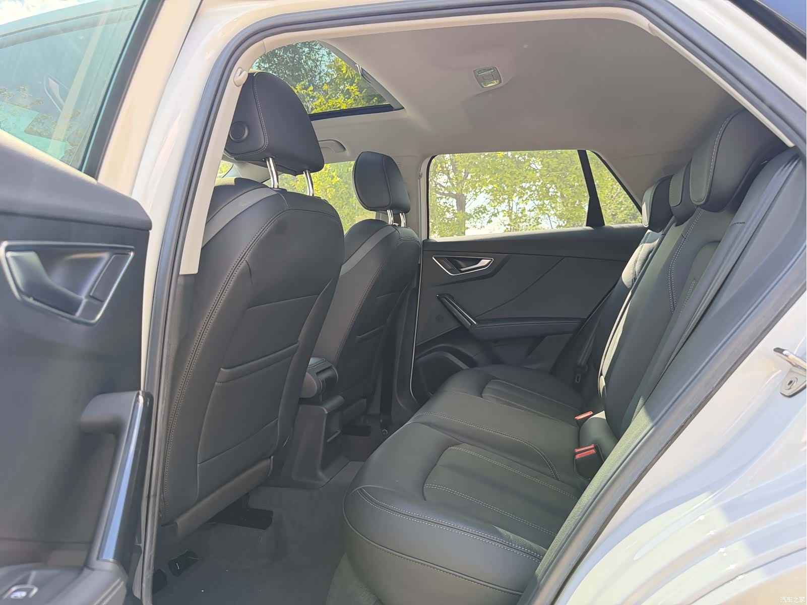 Audi Q2L, 2023 6
