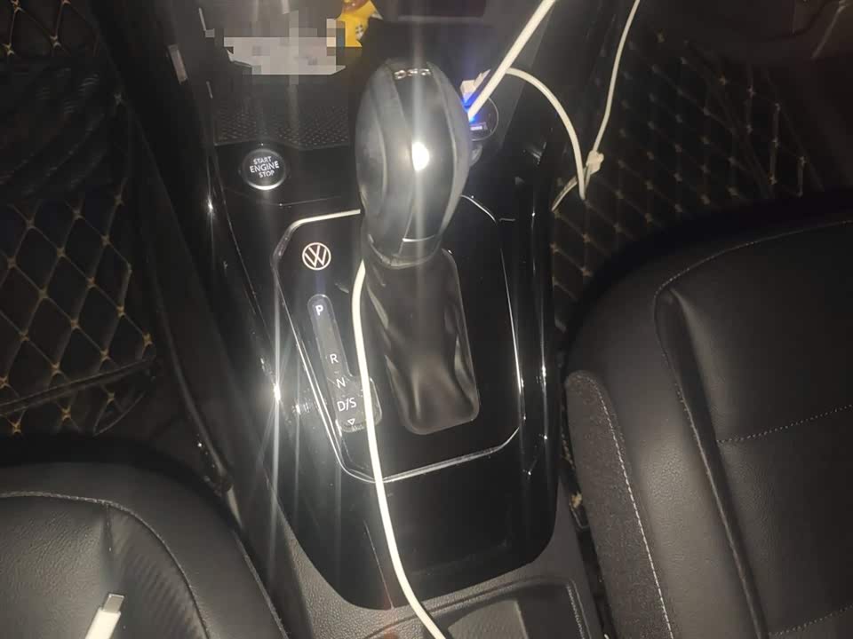 Volkswagen T-ROC exploring Songs