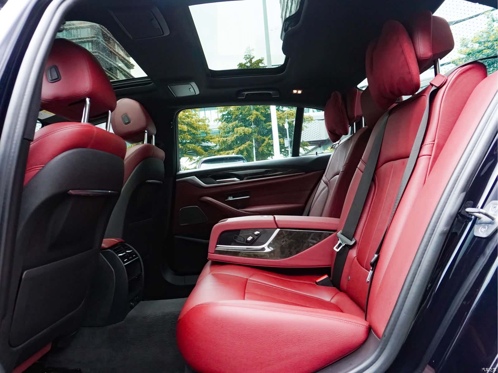 BMW 5 Series, 2019 23