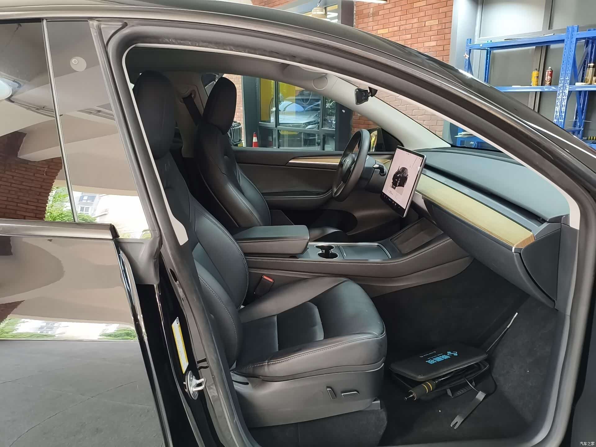 Tesla Model Y, 2023 10