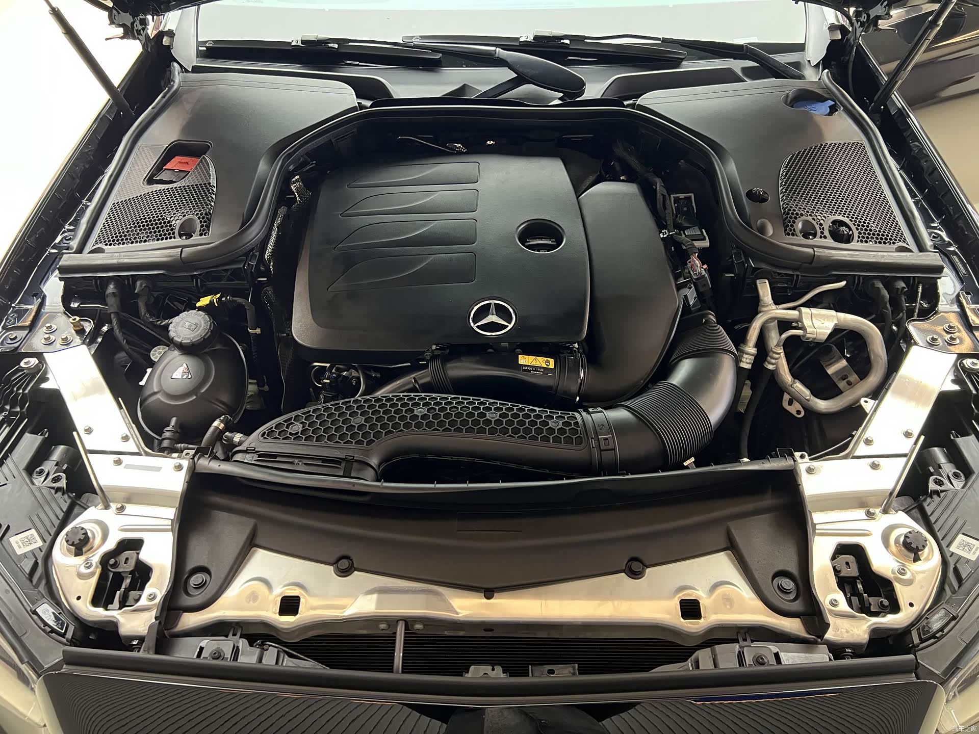Mercedes-Benz E-Class, 2023 15