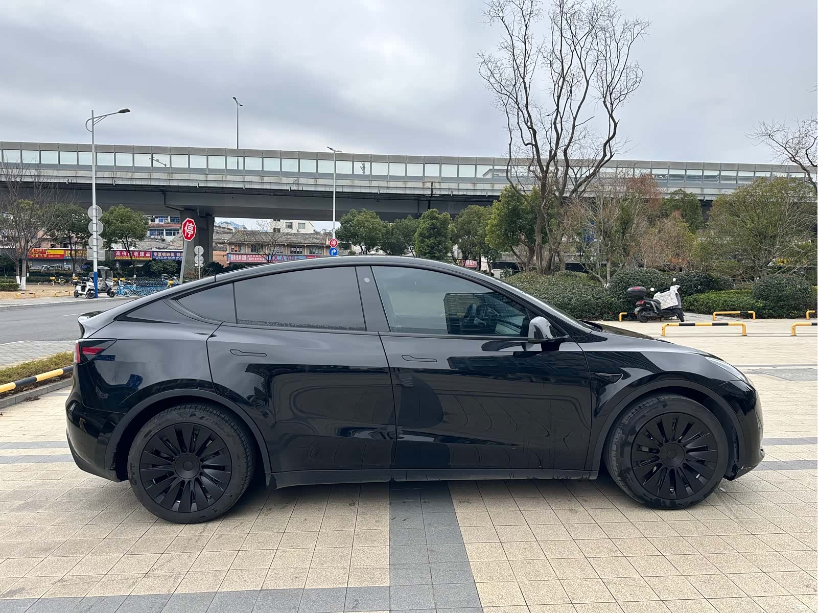 Tesla Model Y, 2023 12