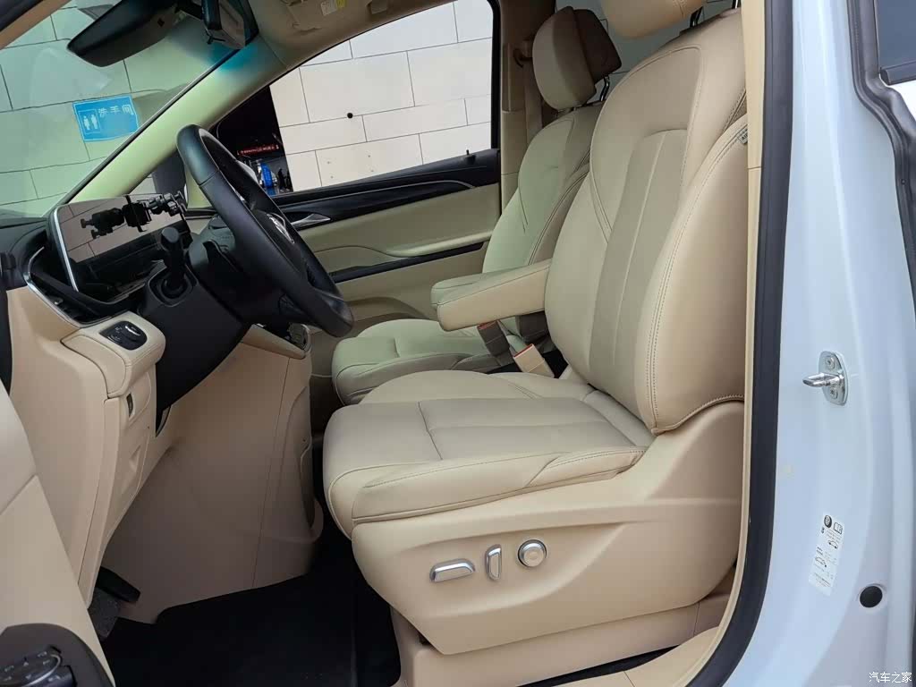 Buick GL8, 2022 8