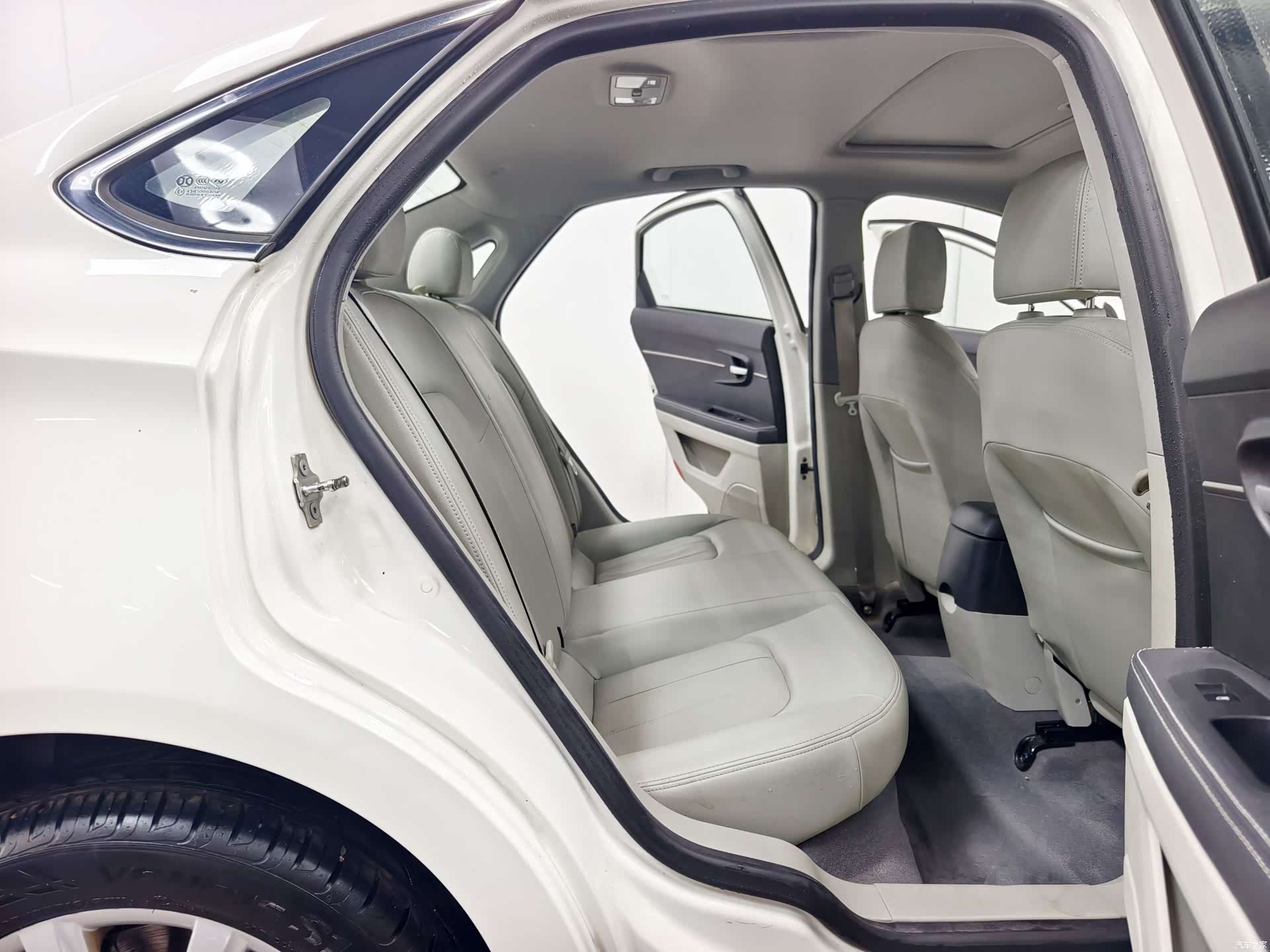 BAIC D50, 2016 16