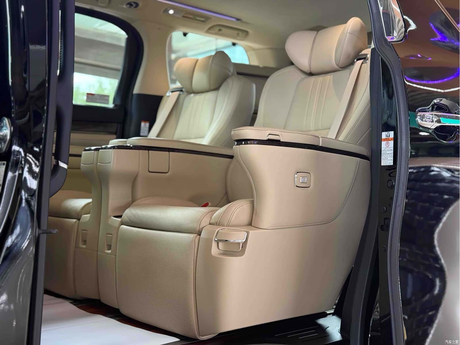 Toyota Alphard, 2018 11