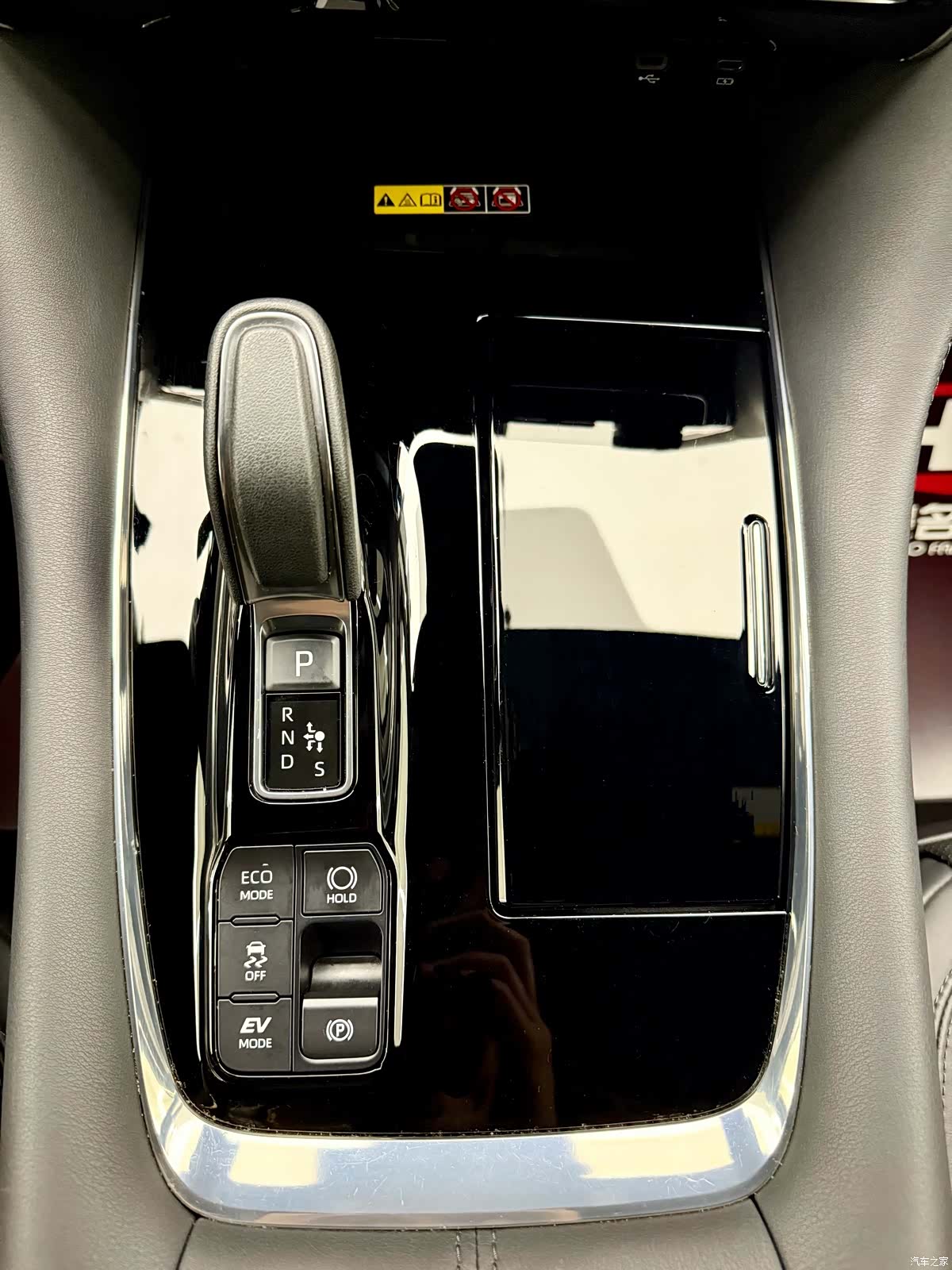 Toyota Alphard, 2024 16