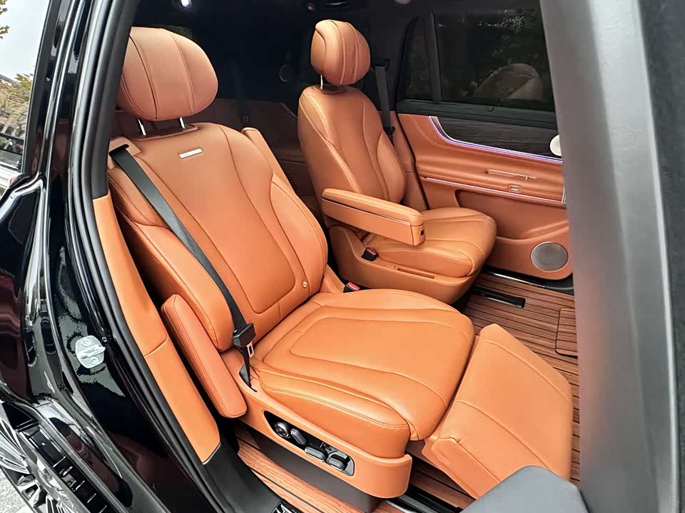 AITO Ask the world M9