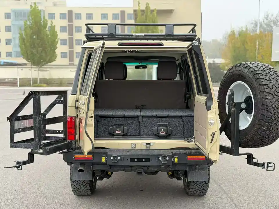 Toyota Land Cruiser