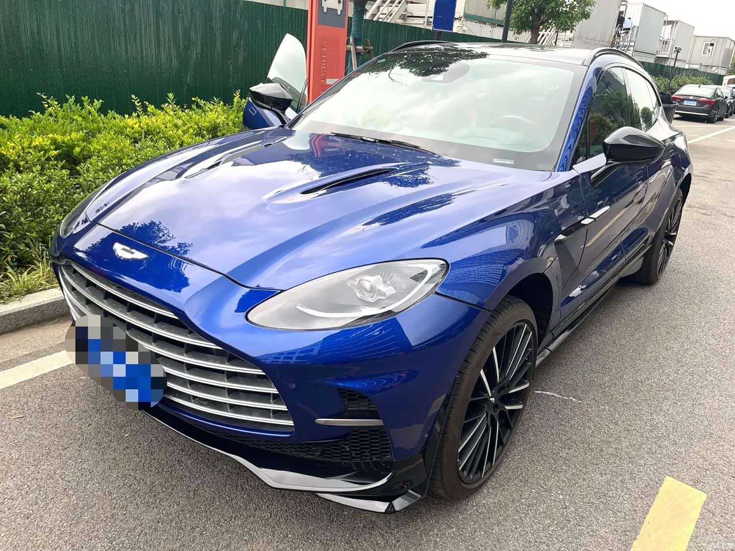 Aston Martin DBX