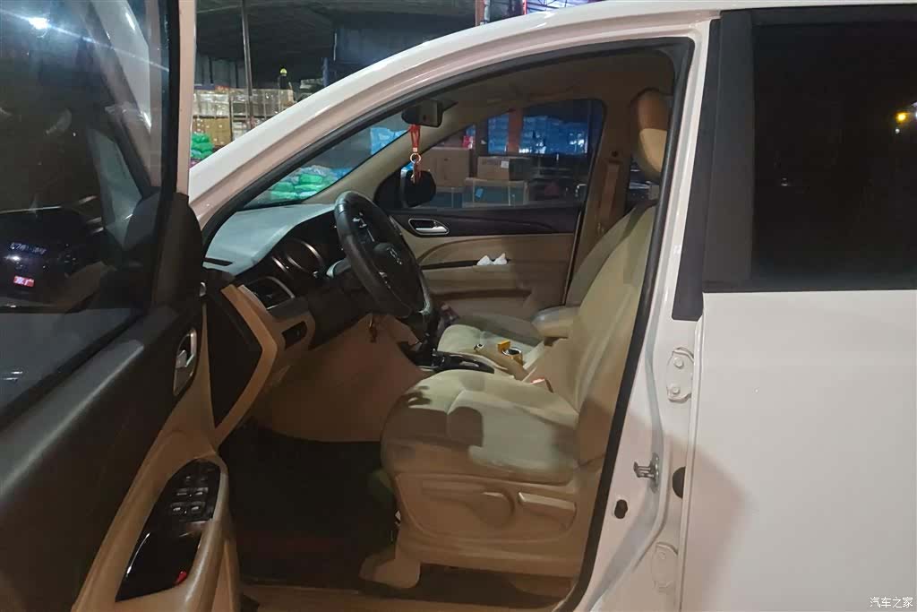 Wuling 730, 2022 9