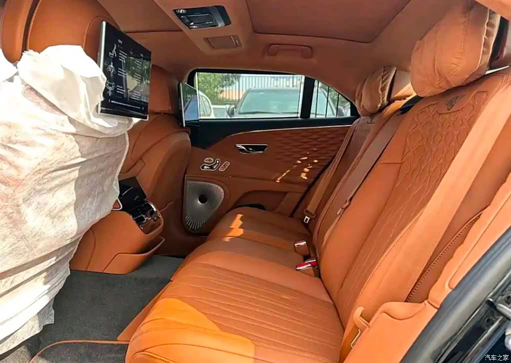 Bentley Flying Spur, 2023 6