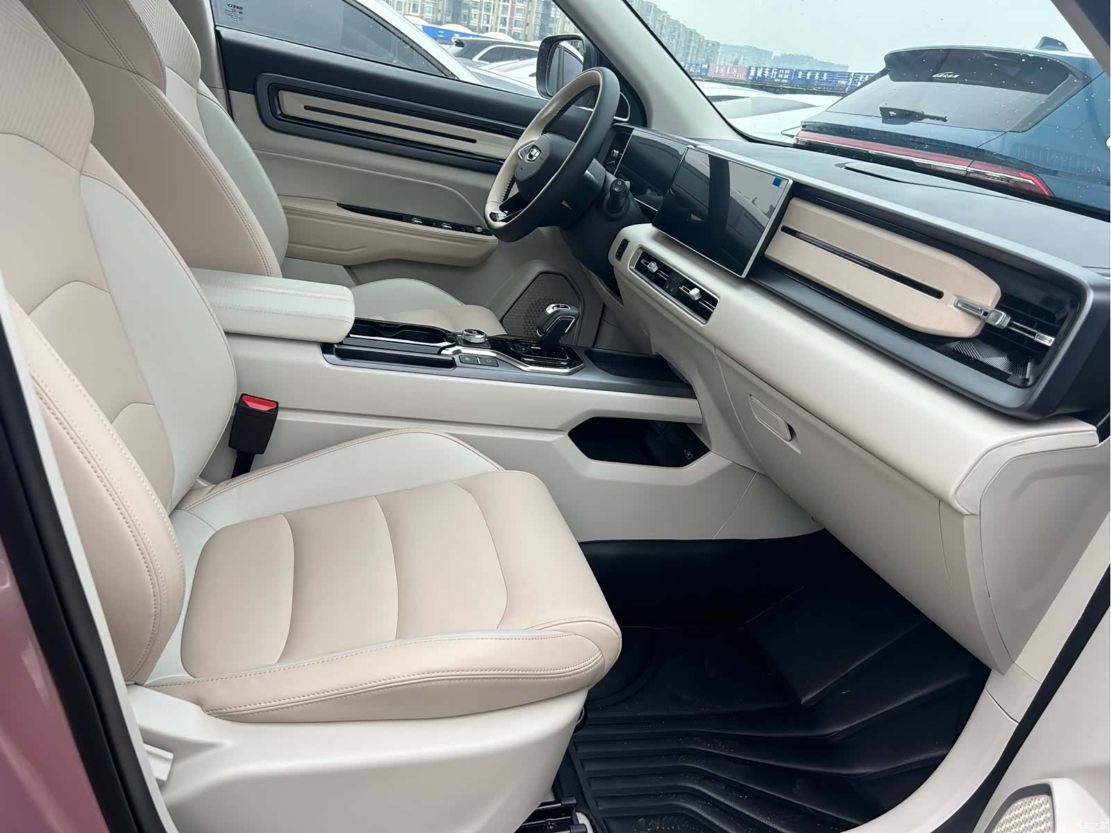 Geely Icon, 2022 13