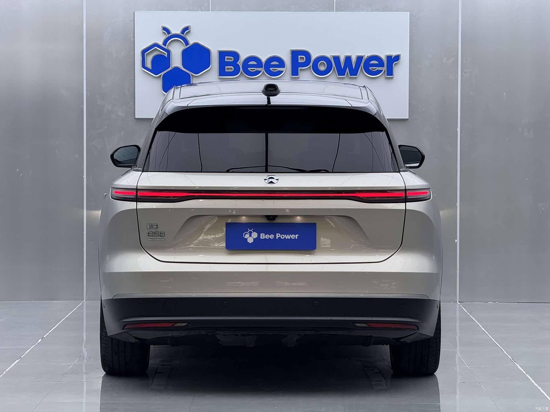 NIO ES8, 2023 7