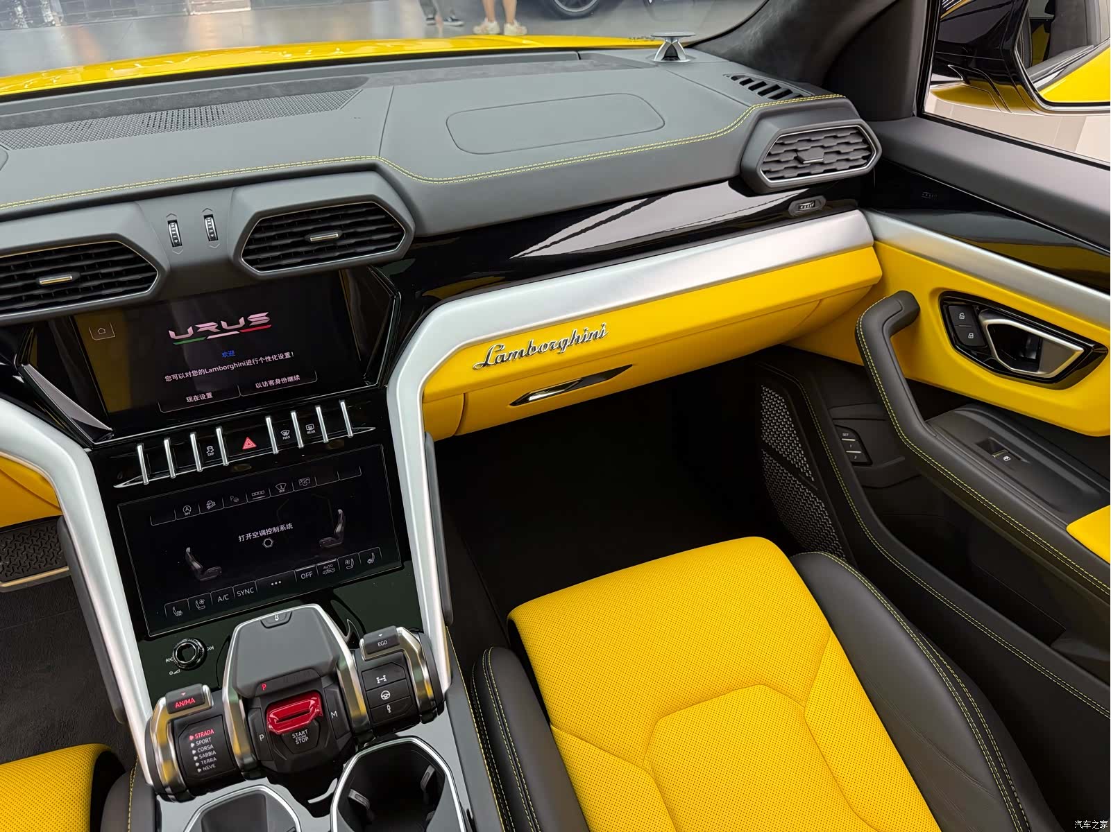 Lamborghini Urus, 2023 14