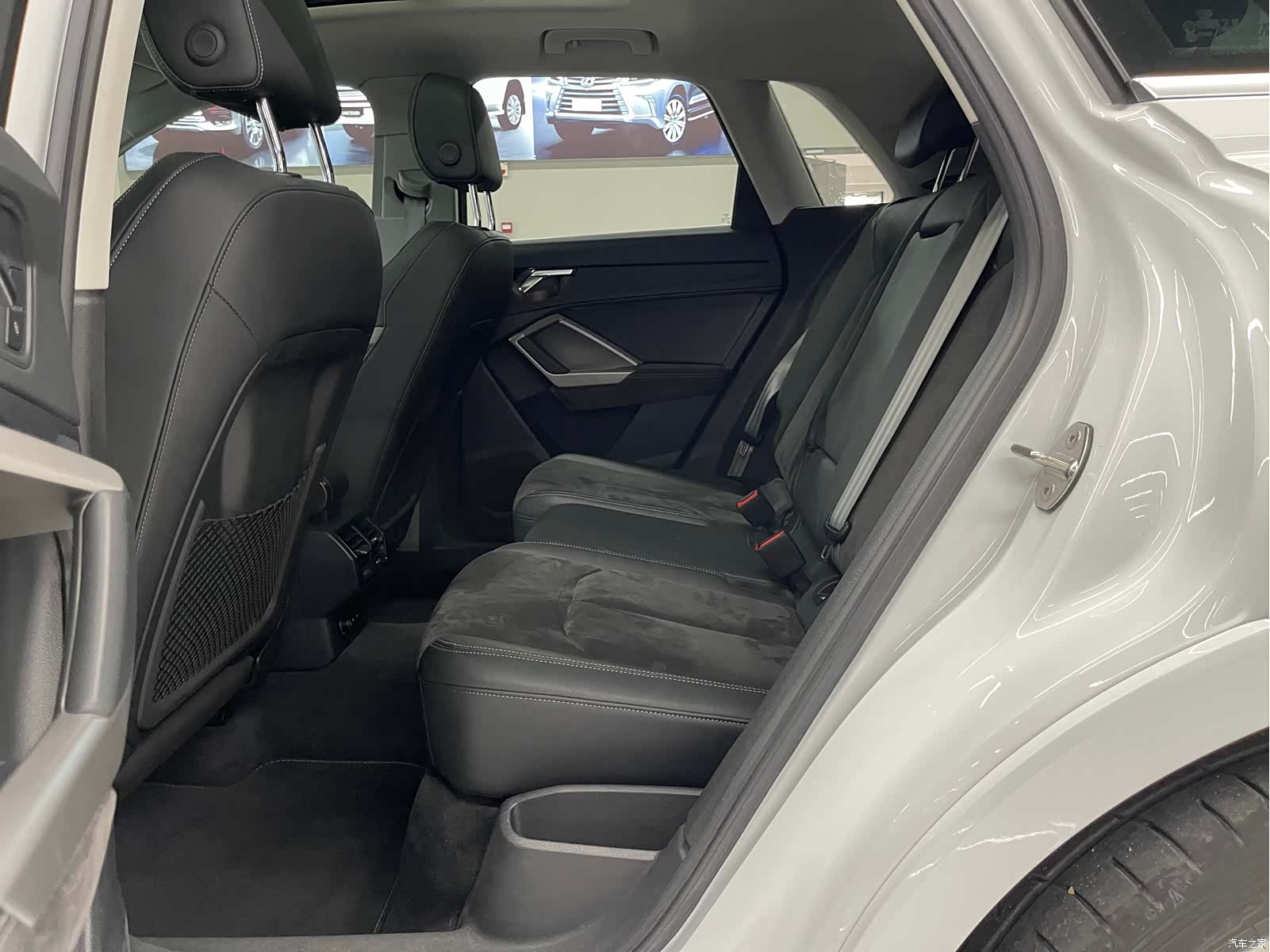 Audi Q3, 2022 10