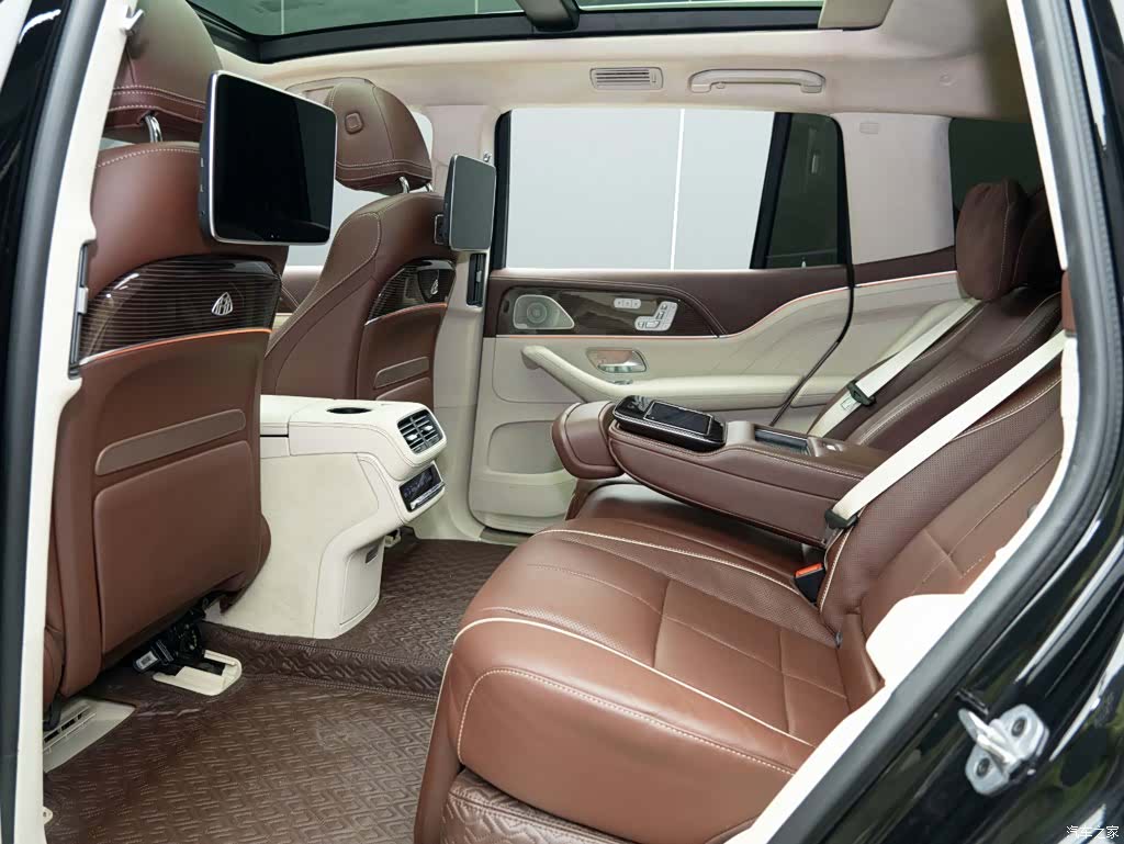 Maybach GLS, 2022 10