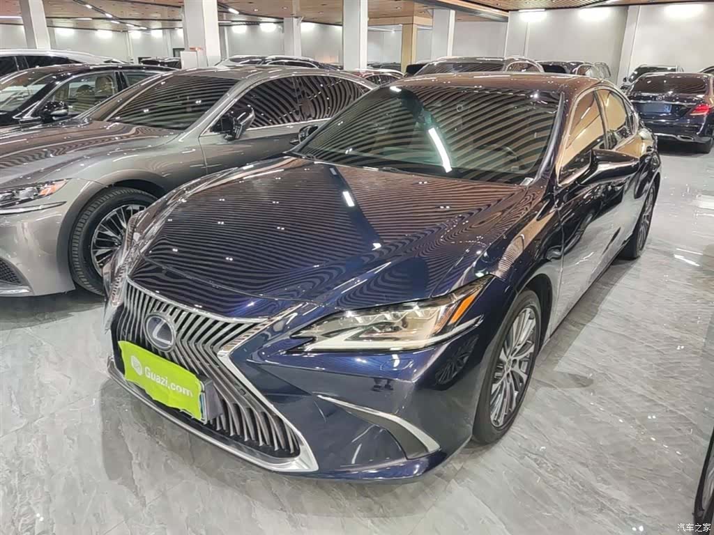 Lexus ES, 2021 1