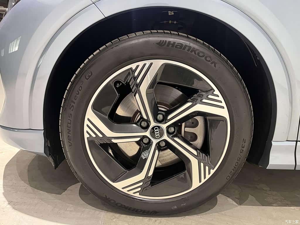 Audi Q4 e-tron, 2025 16