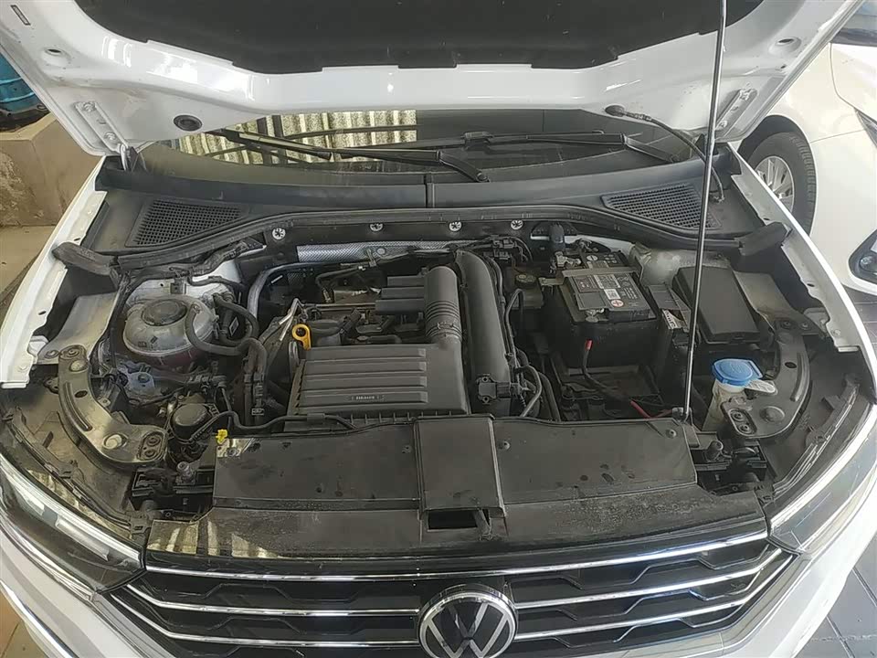 Volkswagen T-ROC exploring Songs