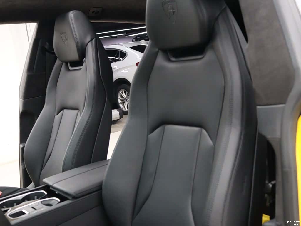 Lamborghini Urus, 2021 3