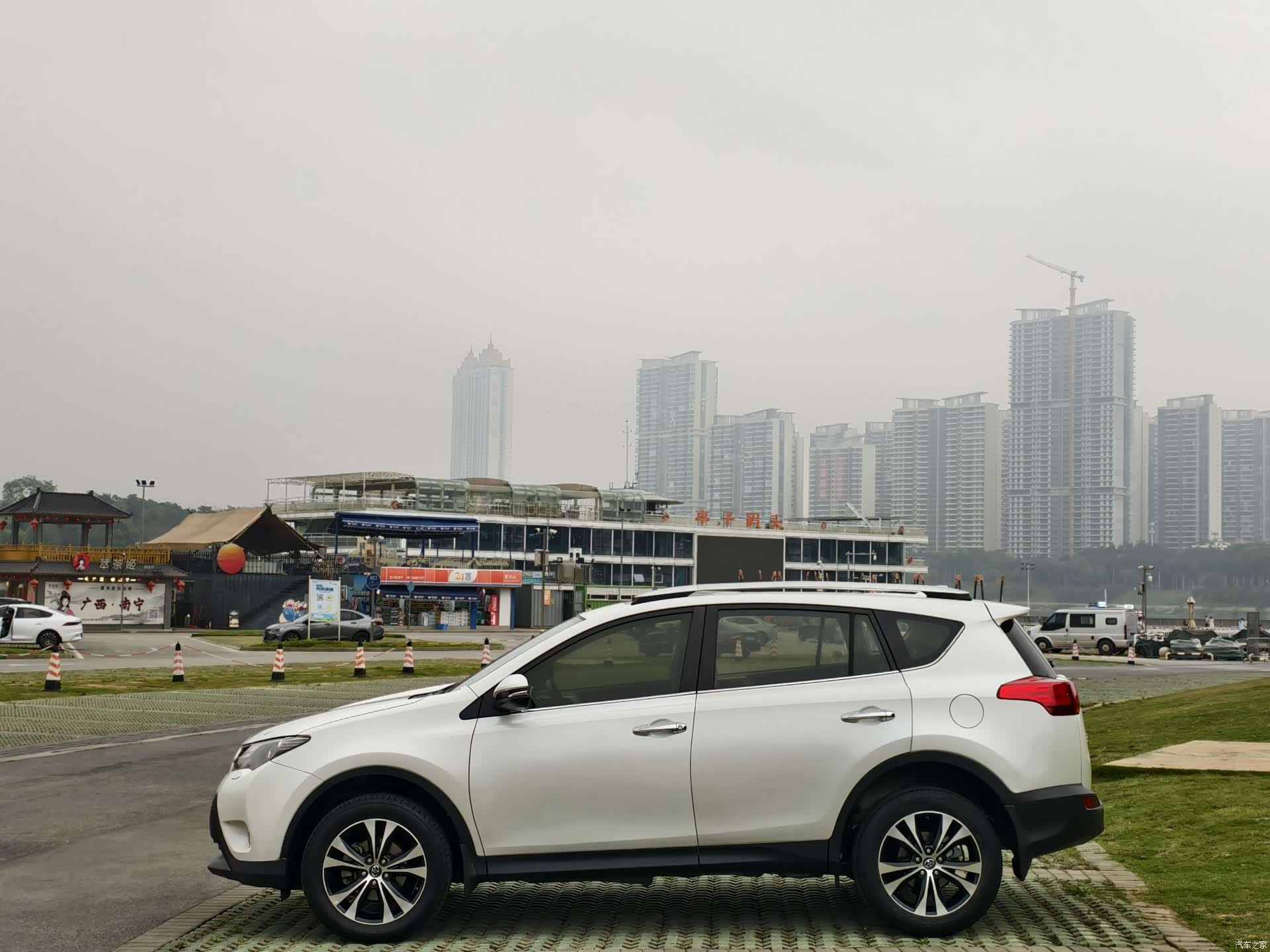 Toyota RAV4, 2015 7