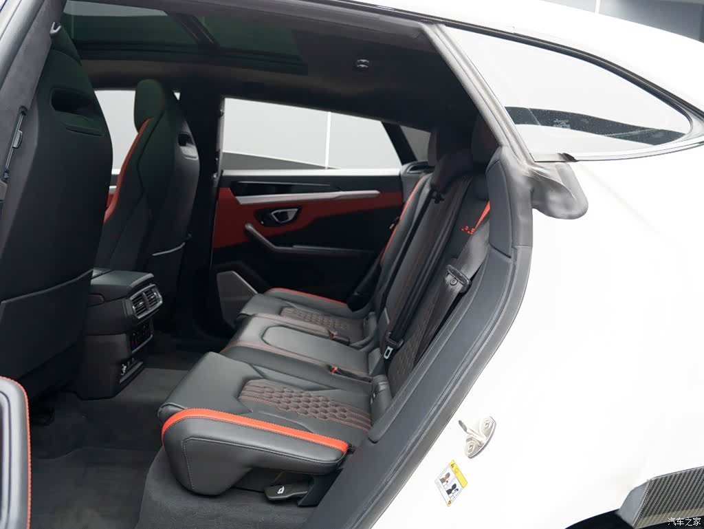 Lamborghini Urus, 2024 12