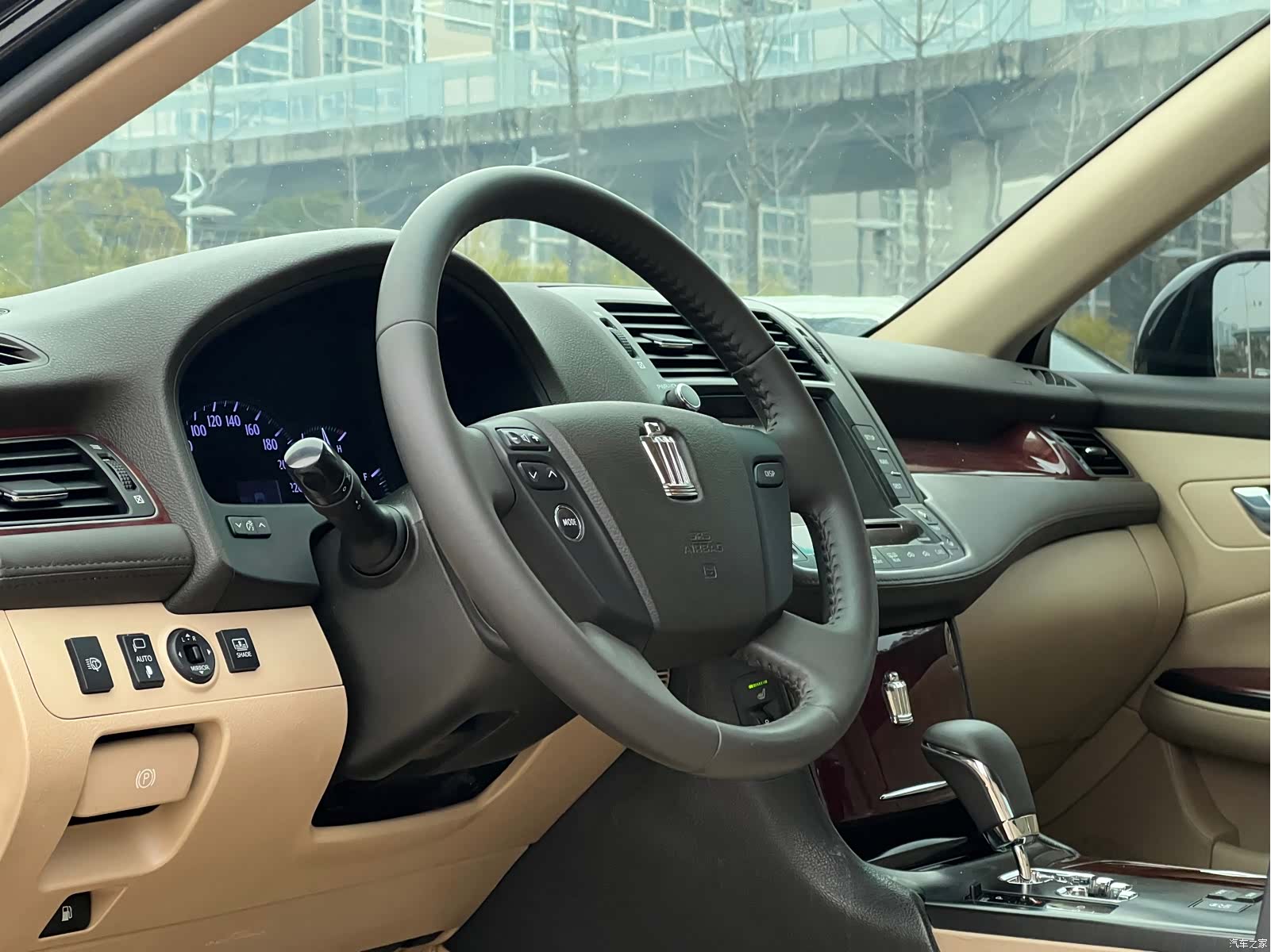 Toyota Crown, 2011 8