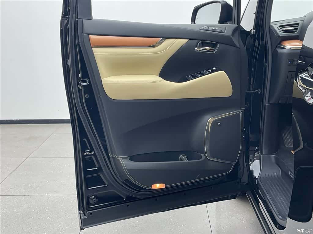 Toyota Alphard, 2020 11