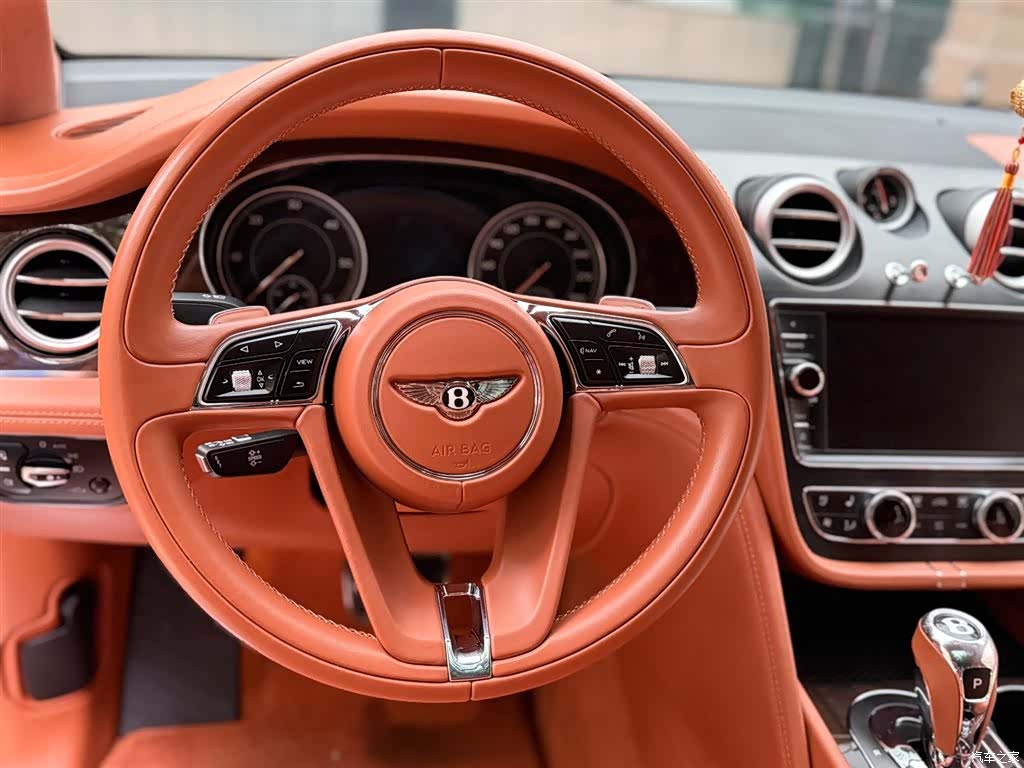 Bentley Bentayga, 2017 8
