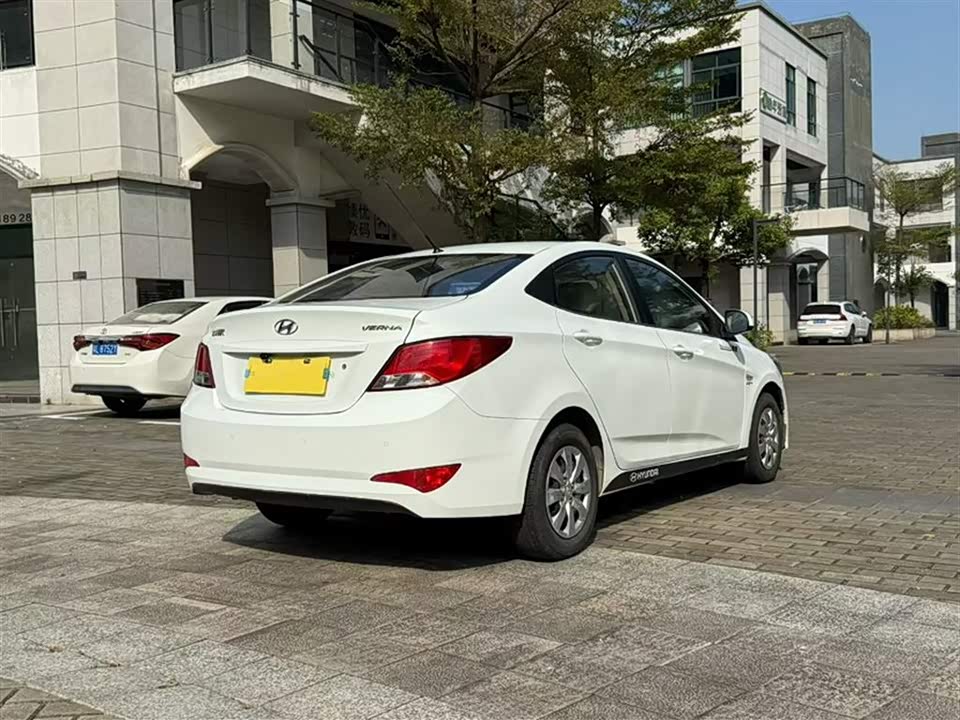 Hyundai Rena