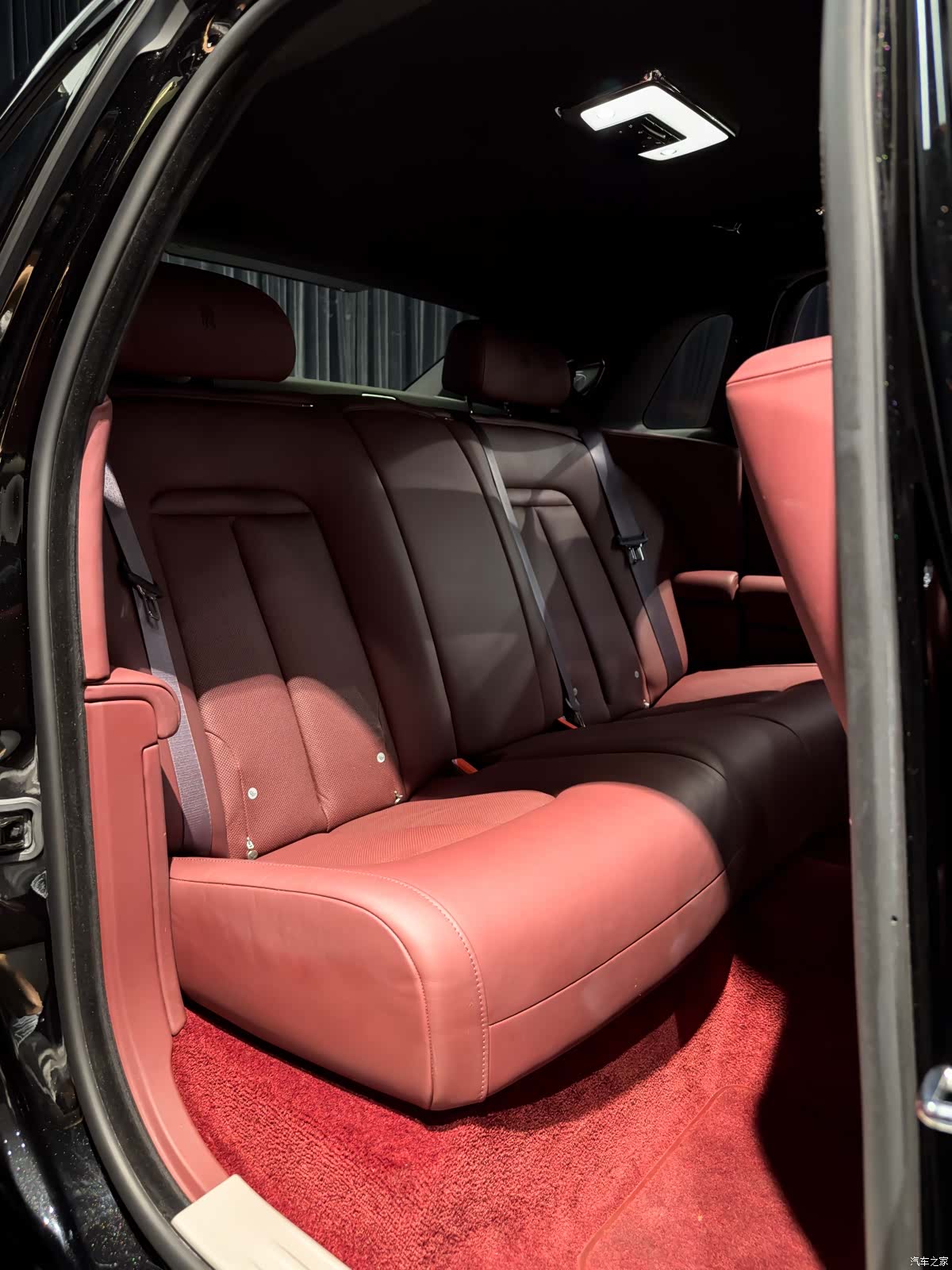 Rolls-Royce Ghost, 2022 13