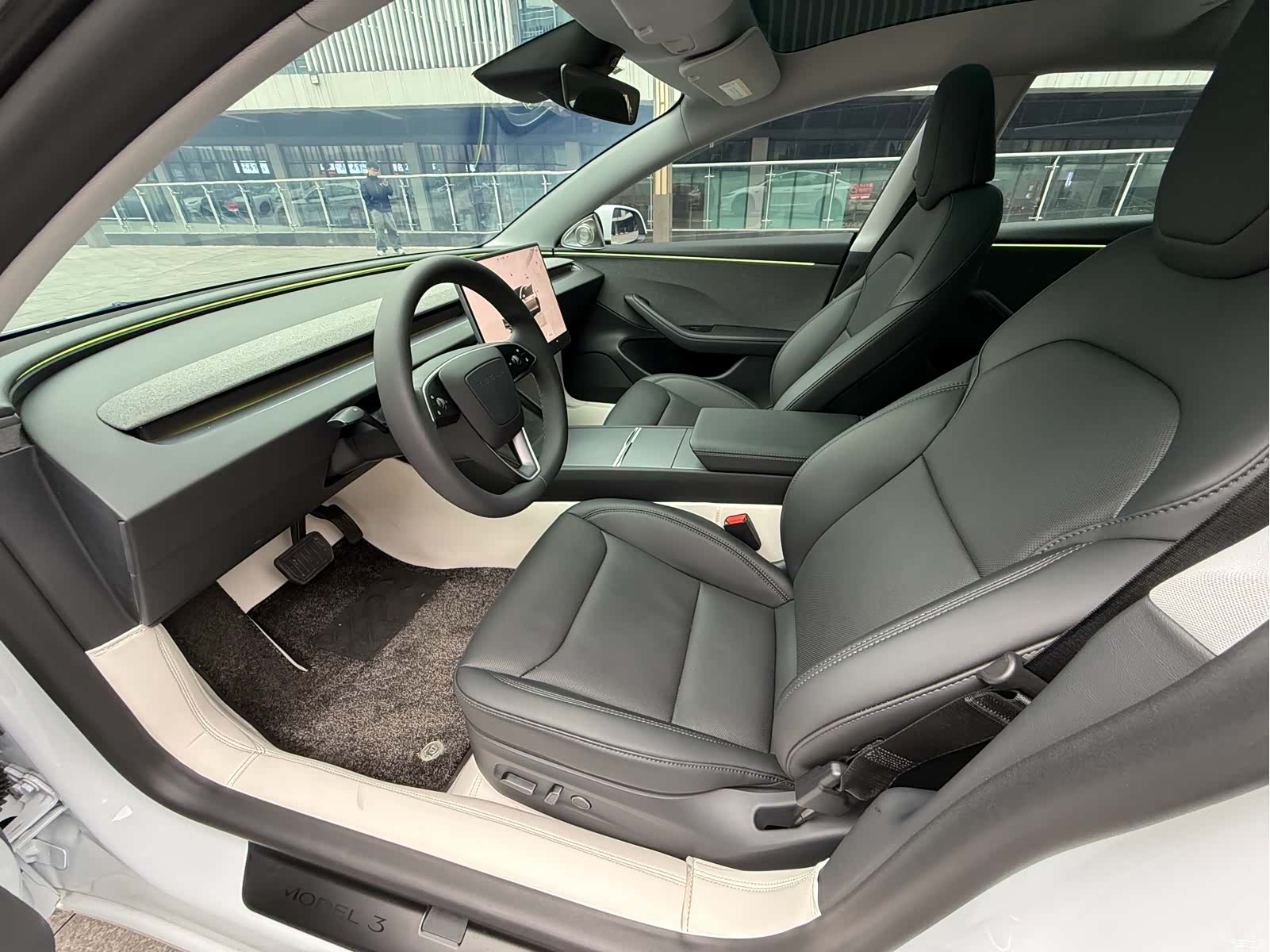 Tesla Model 3, 2025 7
