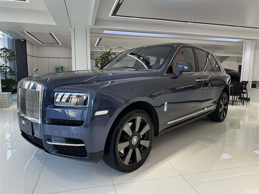 Rolls-Royce Cullinan, 2023 1
