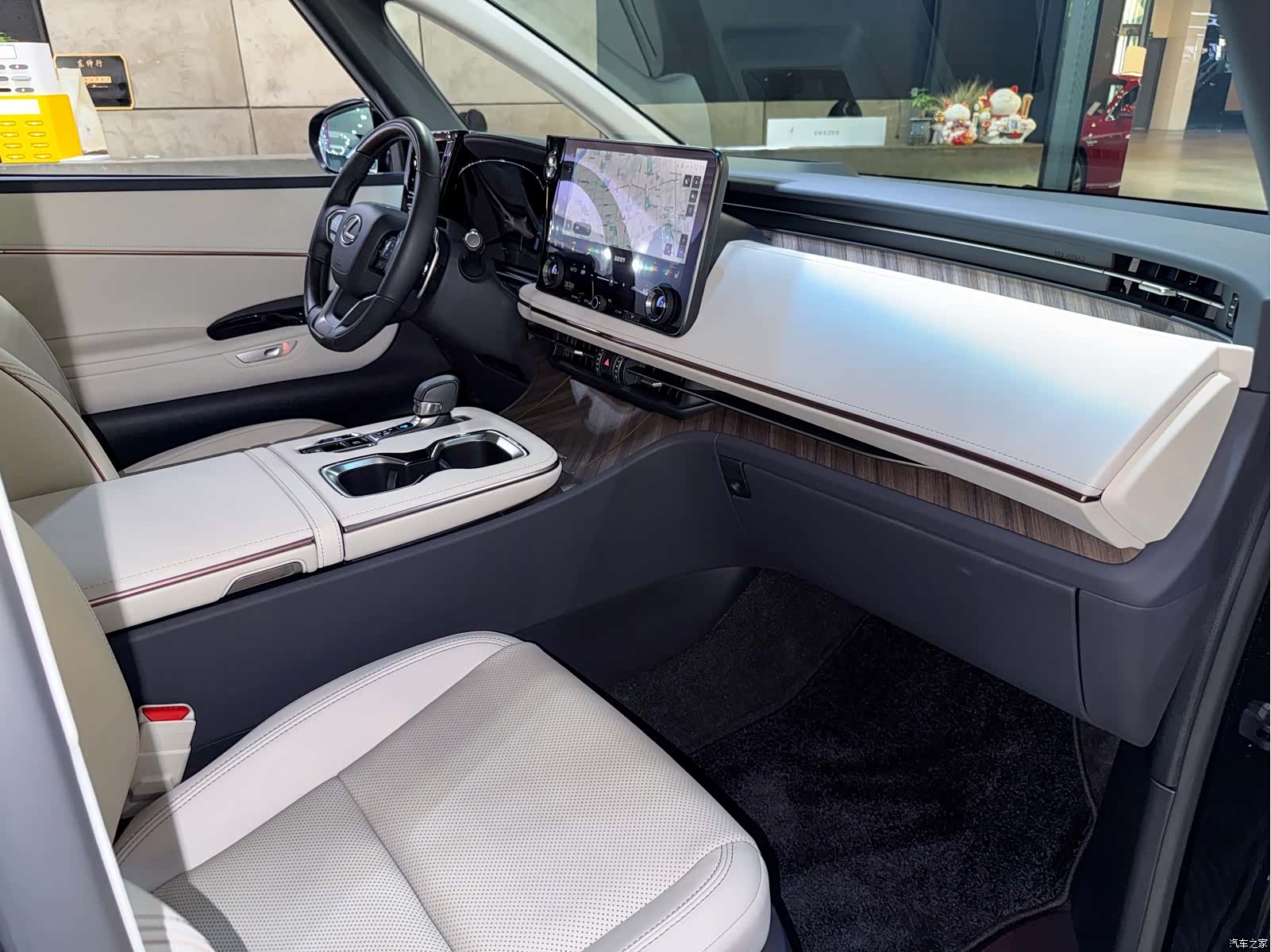 Lexus LM, 2024 30