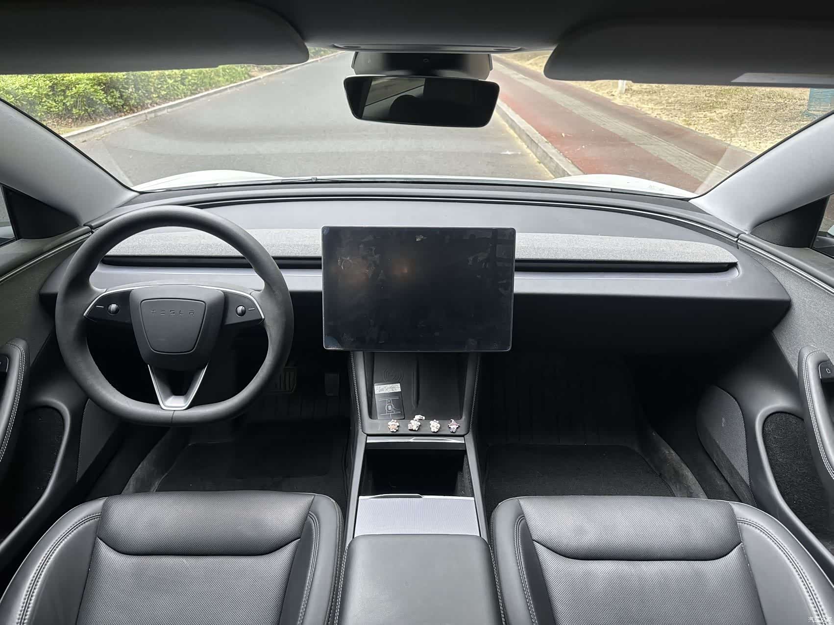 Tesla Model 3, 2025 6