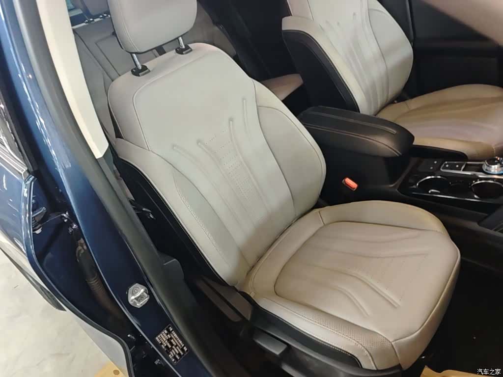 Ford Escape, 2023 25