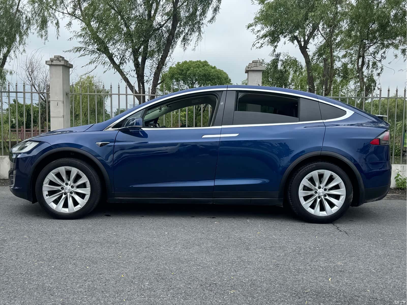 Tesla Model X, 2017 4