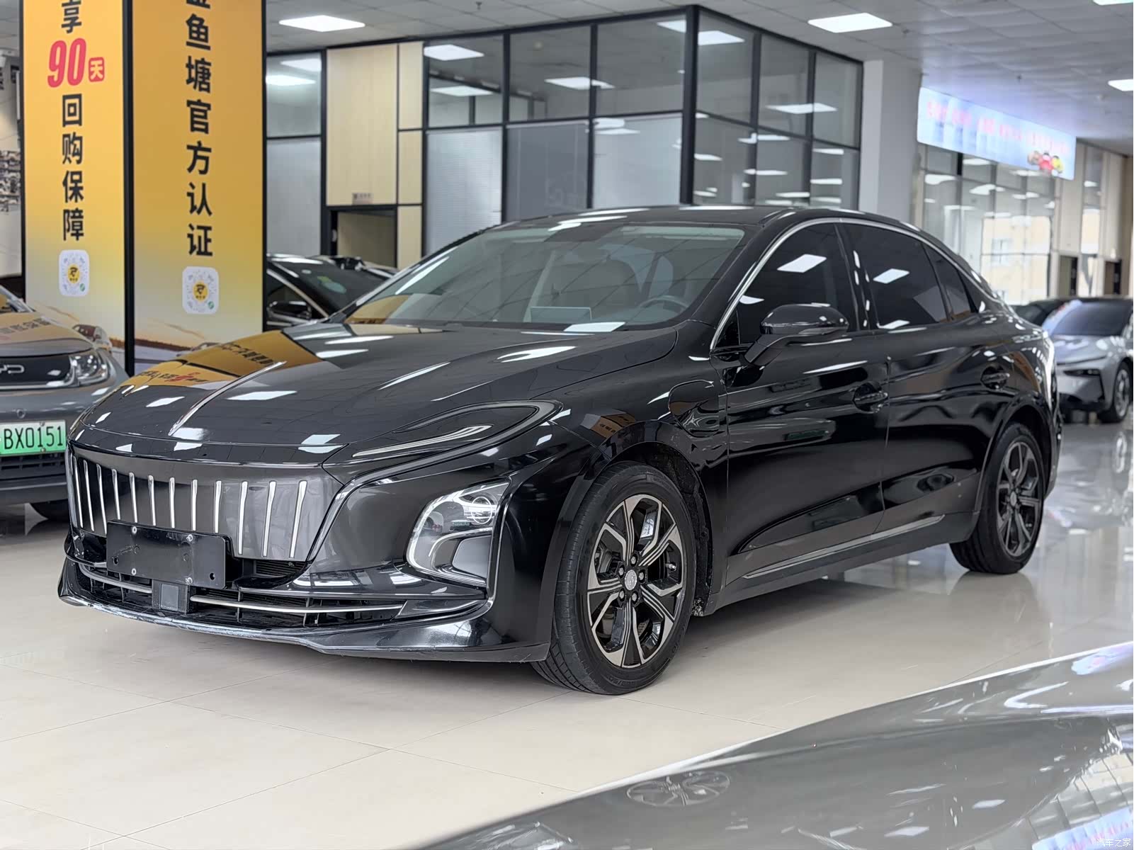 Hongqi QM5