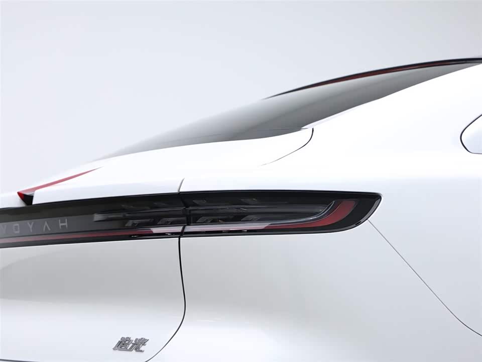 VOYAH Lantu chasing light