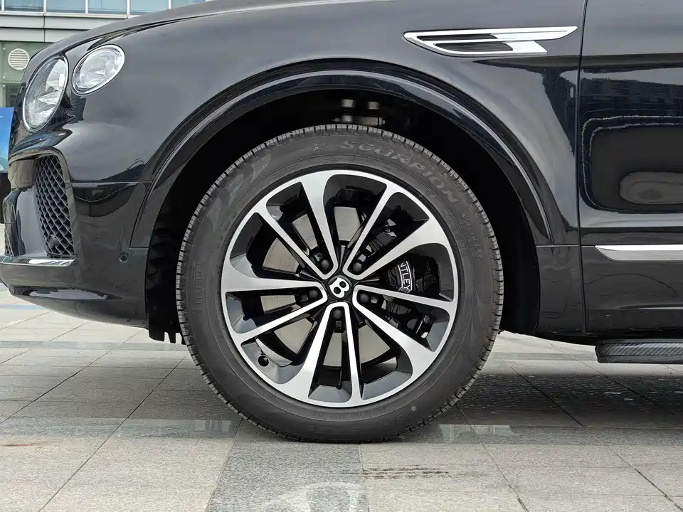 Bentley Tim Yue