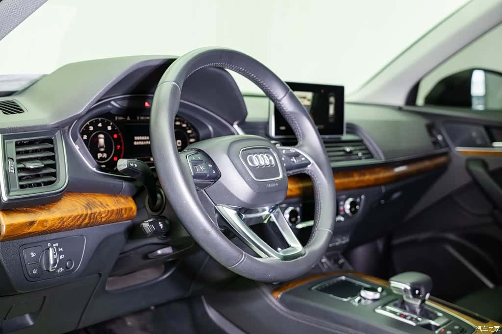 Audi Q5L, 2019 все фото
