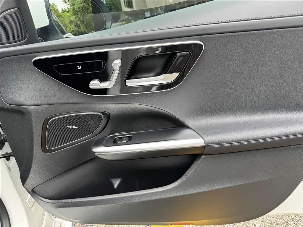Mercedes-Benz C-Class, 2025 27
