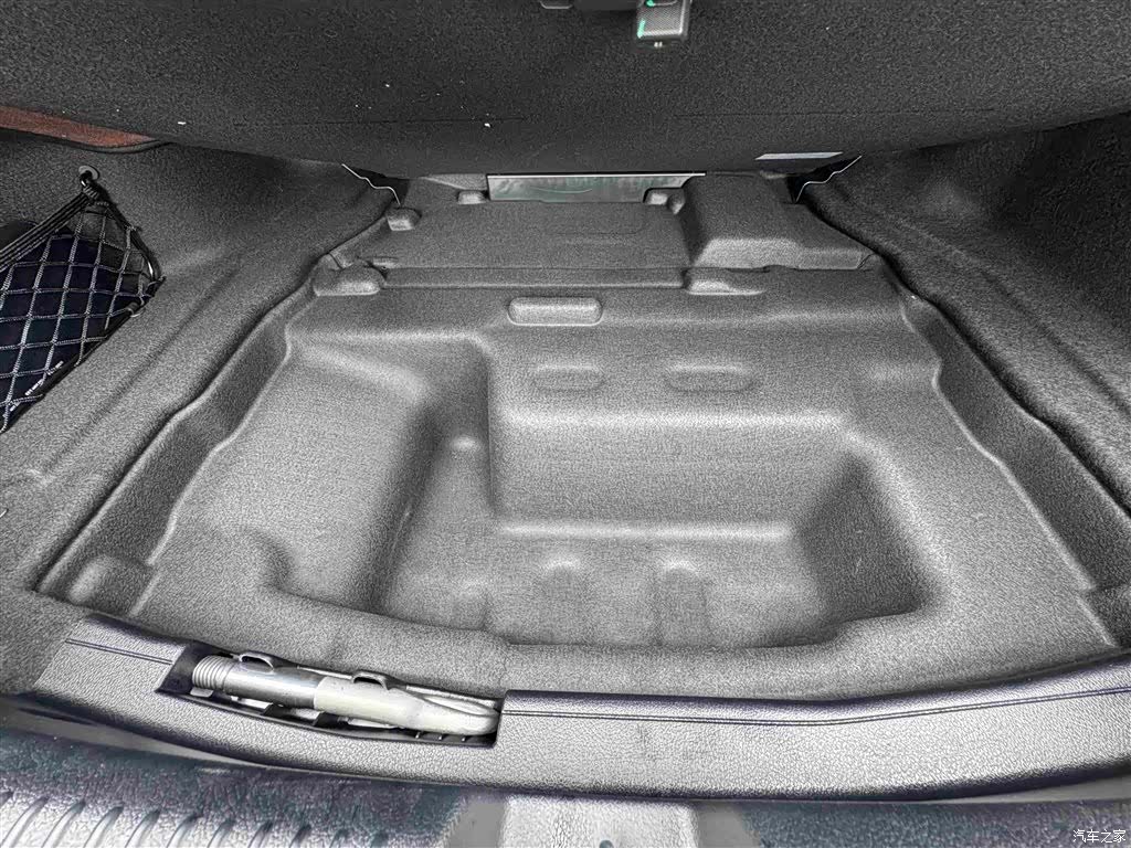 Mercedes-Benz C-Class, 2025 32