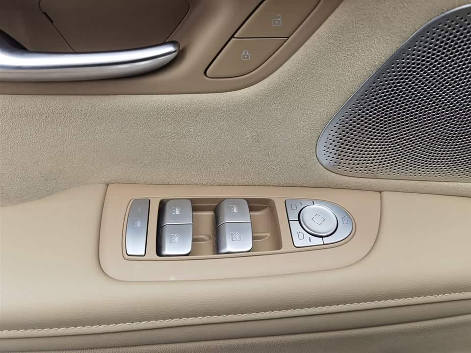 AITO Ask the world M7